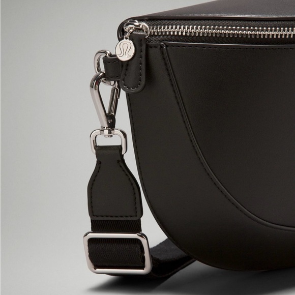 Lululemon Cactus Material Saddle Crossbody Bag 2L- Black/ Silver - Picture 5 of 6